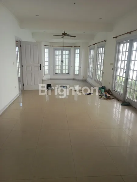 image RUMAH SECOND SIDOSERMO BISA UNTUK USAHA STRATEGIS DEKAT KE TENGAH KOTA  (4)