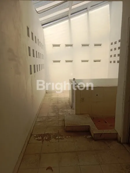 image RUMAH SECOND SIDOSERMO BISA UNTUK USAHA STRATEGIS DEKAT KE TENGAH KOTA  (7)