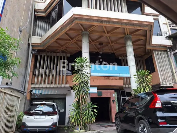 image BANGUNAN KOMERSIL 4,5 LANTAI RAYA MANYAR, LOKASI STRATEGIS COCOK UNTUK KANTOR (1)