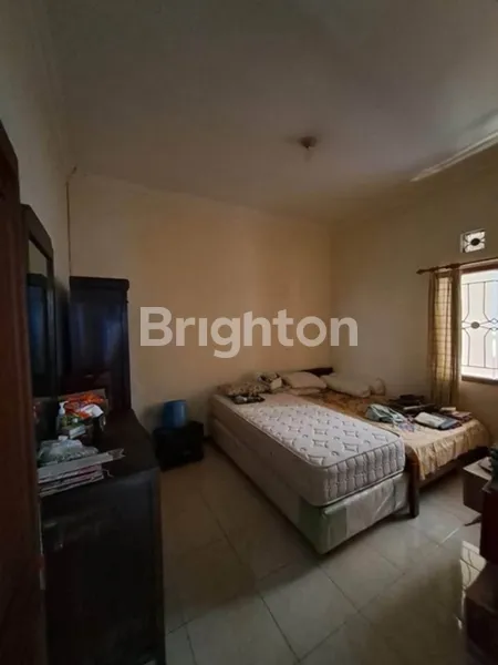 image RUMAH SECOND RUNGKUT ASRI BARAT KONDISI TERAWAT, STRATEGIS DEKAT KAMPUS UPN  (6)