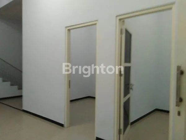 image RUMAH SIAP HUNI RUNGKUT MAPAN TENGAH MINIMALIS 2 LANTAI DEKAT UPN (2)