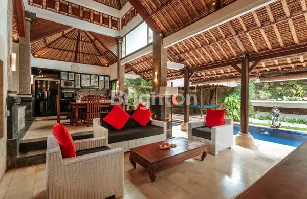 image DISEWAKAN VILLA TUNJUNG BATU BELIG (7)