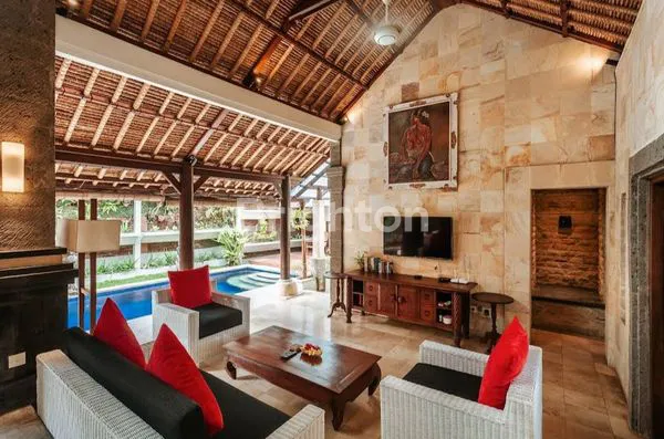 image DISEWAKAN VILLA TUNJUNG BATU BELIG (4)