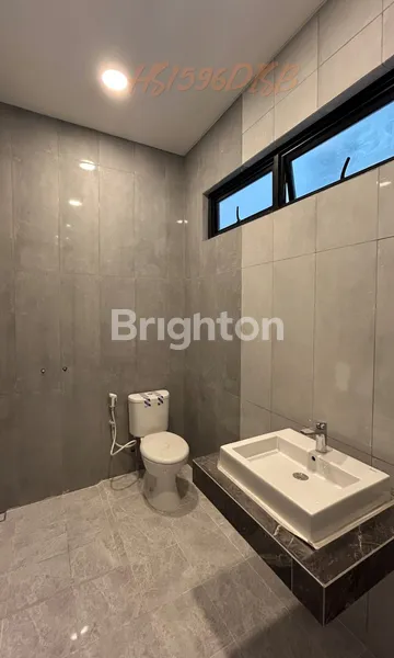 image RUMAH DIAN ISTANA GRESS MINIMALIS MODERN DEKAT GRAHA FAMILY ROYAL RESIDENCE (4)