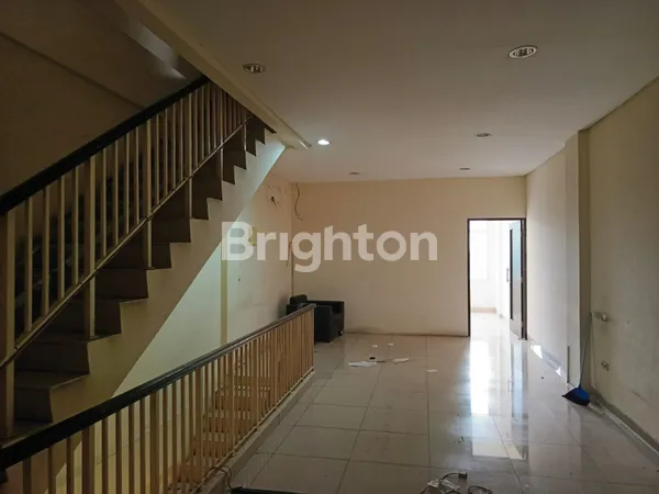 image RUKO 3 1/2 LANTAI HADAP JALAN GREEN LAKE CITY CIPONDOH TANGERANG  (6)