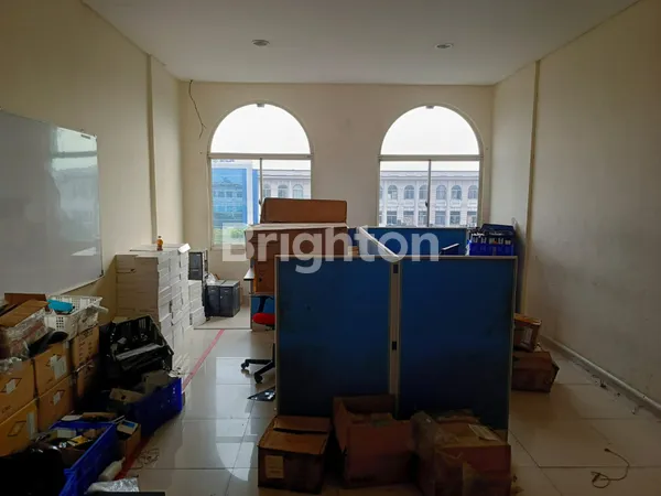 image RUKO 3 1/2 LANTAI HADAP JALAN GREEN LAKE CITY CIPONDOH TANGERANG  (7)