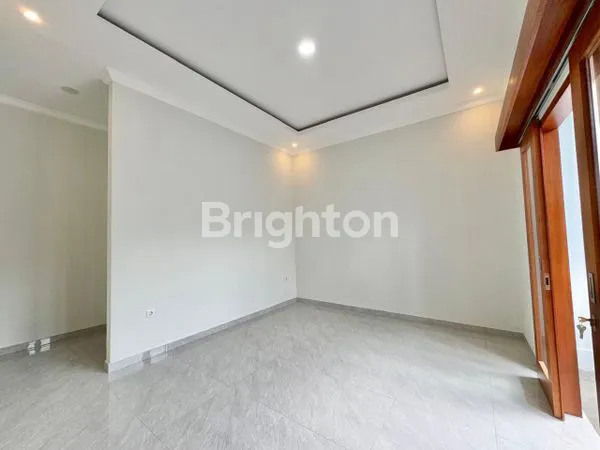 image RUMAH CANTIK 2 LANTAI, 3 BR, SIAP HUNI, LOKASI STRATEGIS DI RENON DEKAT KE SANUR. (5)