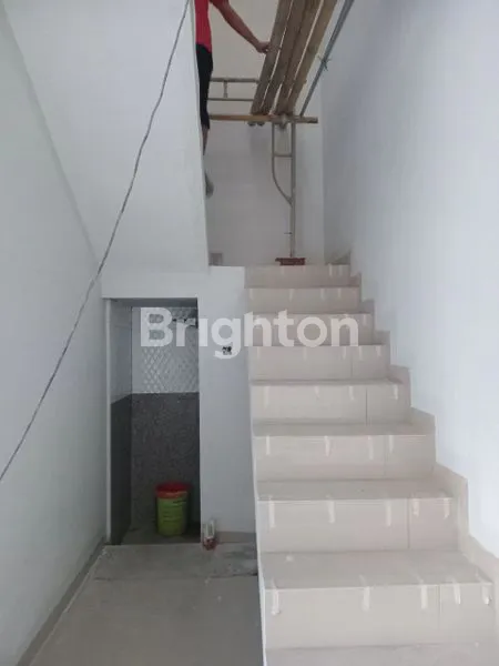 image DIJUAL 1 UNIT RUMAH BARU 2 LANTAΙ(TAHAP FINISHING, TINGGAL DI CAT & PASANG KUSEN) YANG LOKASINYA DI KOMPLEK MARGAHAYU RAYA METRO, KOTA BANDUNG (3)