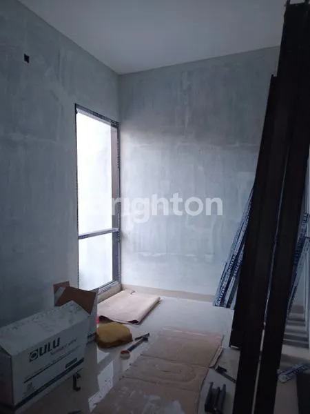 image DIJUAL 1 UNIT RUMAH BARU 2 LANTAΙ(TAHAP FINISHING, TINGGAL DI CAT & PASANG KUSEN) YANG LOKASINYA DI KOMPLEK MARGAHAYU RAYA METRO, KOTA BANDUNG (5)