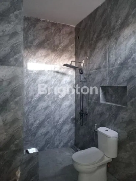 image DIJUAL 1 UNIT RUMAH BARU 2 LANTAΙ(TAHAP FINISHING, TINGGAL DI CAT & PASANG KUSEN) YANG LOKASINYA DI KOMPLEK MARGAHAYU RAYA METRO, KOTA BANDUNG (6)
