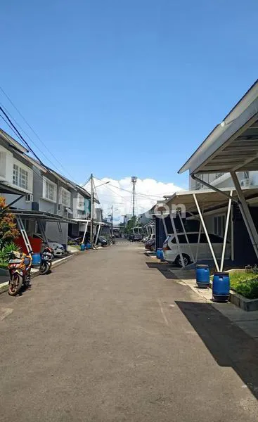 image DIJUAL CEPAT 1 UNIT RUMAH 2 LANTAI DAN SIAP HUNI YANG LOKASINYA DI DALAM CLUSTER DI JL CIBODAS ANTAPAN (8)