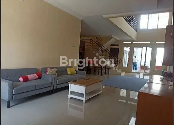 image DIJUAL 1 UNIT RUMAH VILLA DENGAN DESAIN KEKINIAN 2 LANTAI DAN SIAP HUNI YANG LOKASINYA DI DALAM CLUSTER DAERAH SINDANGLAYA KOTA BANDUNG, HANYA 900 METER KE JL AH NASUTION (2)