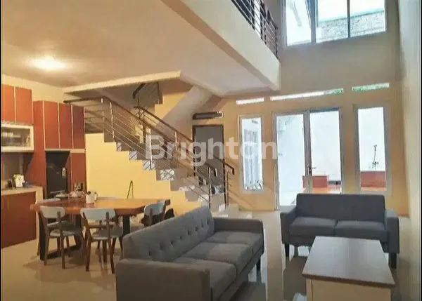 image DIJUAL 1 UNIT RUMAH VILLA DENGAN DESAIN KEKINIAN 2 LANTAI DAN SIAP HUNI YANG LOKASINYA DI DALAM CLUSTER DAERAH SINDANGLAYA KOTA BANDUNG, HANYA 900 METER KE JL AH NASUTION (3)