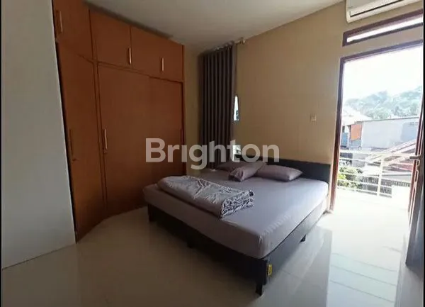 image DIJUAL 1 UNIT RUMAH VILLA DENGAN DESAIN KEKINIAN 2 LANTAI DAN SIAP HUNI YANG LOKASINYA DI DALAM CLUSTER DAERAH SINDANGLAYA KOTA BANDUNG, HANYA 900 METER KE JL AH NASUTION (8)