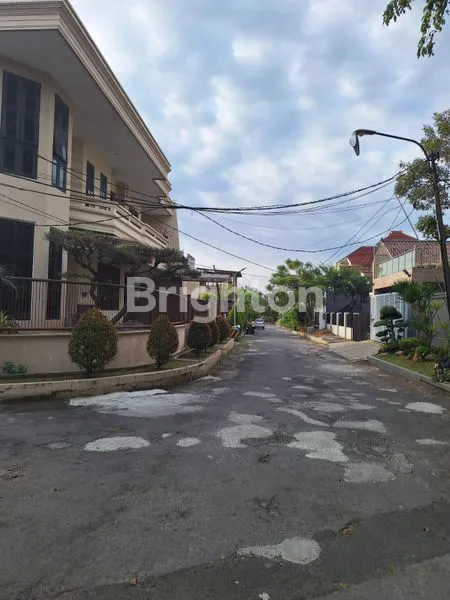 image RUMAH DARMO HARAPAN POSISI HOOK 2 LANTAI MINIMALIS (3)