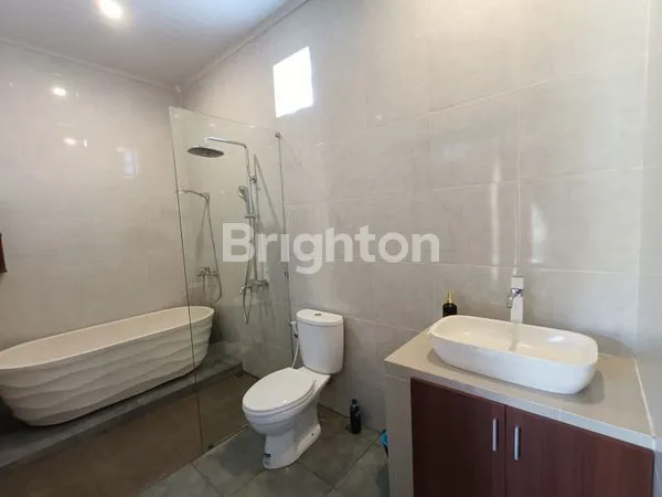 image RUMAH MEWAH 2 LANTAI SEMI-FURNISH DI SANUR, JALAN LEBAR (3)