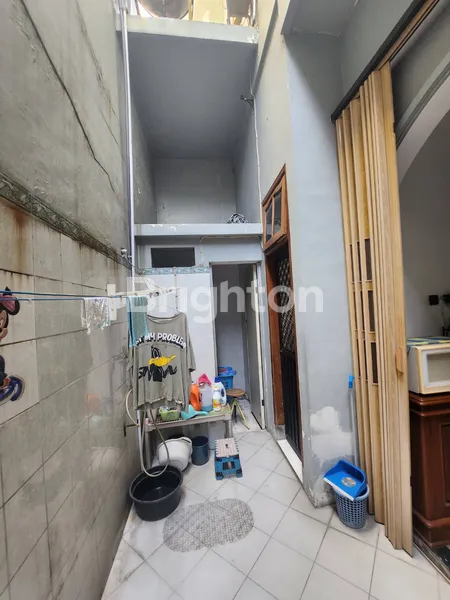 image RUMAH SIAP HUNI 2 LANTAI WISMA PERMAI BARAT SURABAYA TIMUR BELAKANG GALAXY MALL (6)