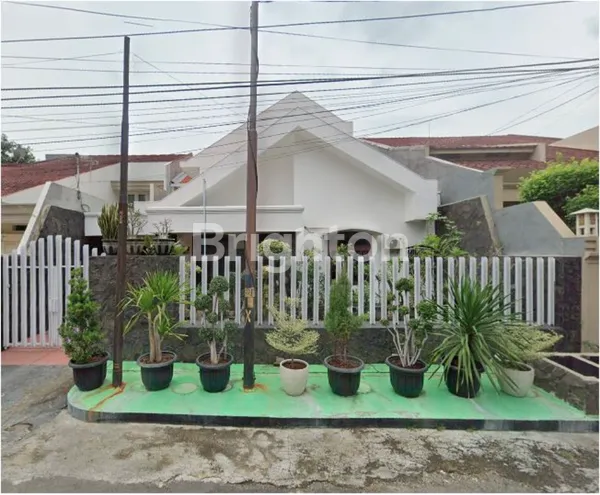 image RUMAH SIAP HUNI DHARMAHUSADA INDAH TENGAH STRATEGIS KOMERSIAL AREA (1)