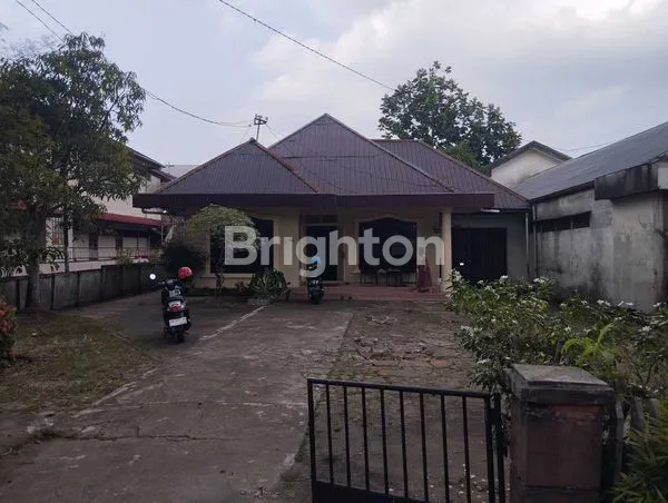 image RUMAH MEWAH 1200M² DI JALAN UTAMA AHMAD DAHLAN, PONTIANAK KOTA (2)