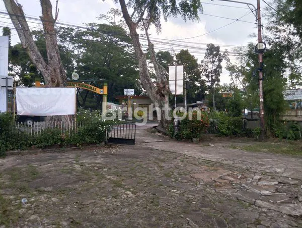 image RUMAH MEWAH 1200M² DI JALAN UTAMA AHMAD DAHLAN, PONTIANAK KOTA (6)