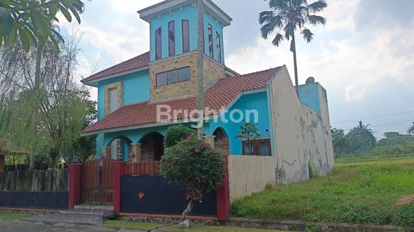 RUMAH ARTISTIK SIAP PAKAI FULL FURNISH