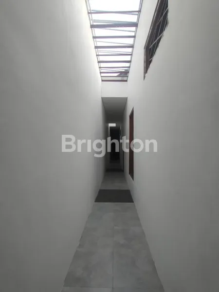 image RUKO 1 LANTAI NOL JALAN RAYA  BUBUTAN KRANGGAN BANGUNAN BARU GRESS SIAP PAKAI SURABAYA PUSAT LOKASI STRATEGIS COCOK UNTUK USAHA (4)