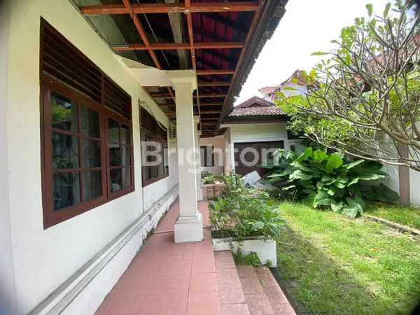 image RUMAH BESAR BANGUNAN LAMA DI JANTUNG GATOT SUBROTO DENPASAR (3)