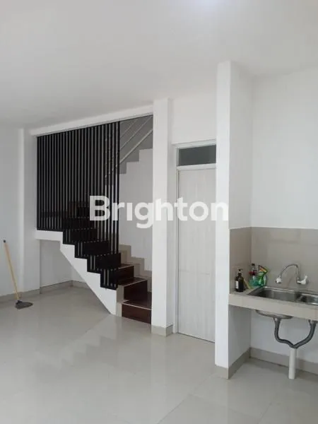 image RUMAH STRATEGIS 2 LANTAI DEKAT LABSCHOOL, KOMPLEK CIRENDEU (6)