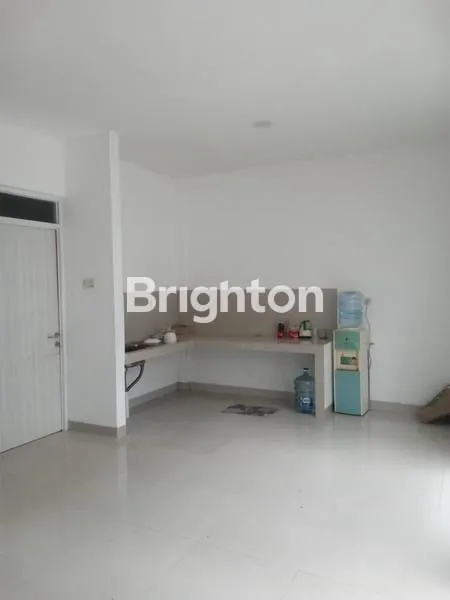 image RUMAH STRATEGIS 2 LANTAI DEKAT LABSCHOOL, KOMPLEK CIRENDEU (2)