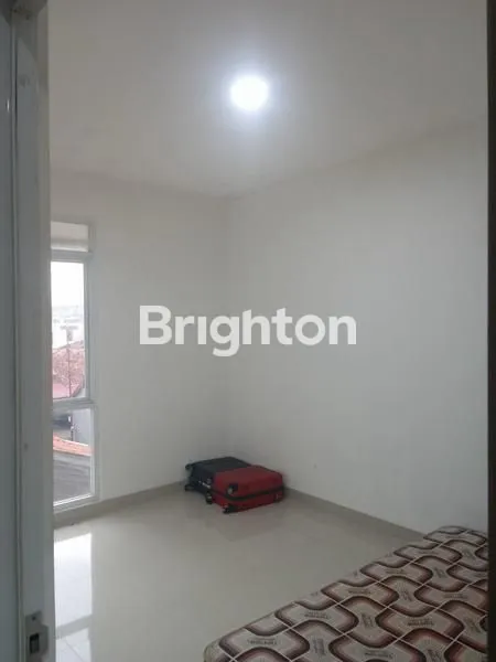 image RUMAH STRATEGIS 2 LANTAI DEKAT LABSCHOOL, KOMPLEK CIRENDEU (5)