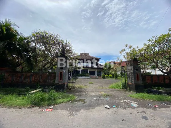 image RUMAH BESAR BANGUNAN LAMA DI JANTUNG GATOT SUBROTO DENPASAR (7)