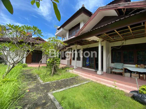 image RUMAH BESAR BANGUNAN LAMA DI JANTUNG GATOT SUBROTO DENPASAR (2)