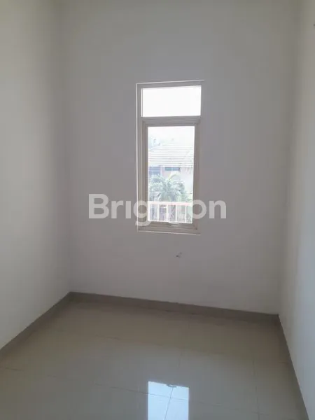 image RUMAH DI PERUMAHAN KUTISARI SURABAYA (7)