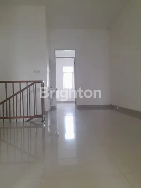 image RUMAH DI PERUMAHAN KUTISARI SURABAYA (8)