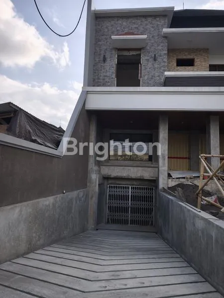 image GEDUNG BARU 3 LANTAI MULTI FUNGSI DIPINGGIR JALAN UTAMA (2)