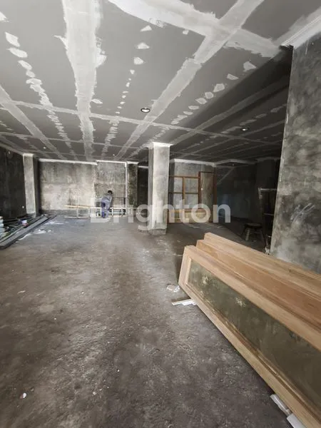 image GEDUNG BARU 3 LANTAI MULTI FUNGSI DIPINGGIR JALAN UTAMA (3)