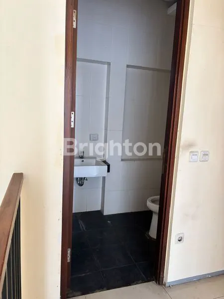 image RUMAH SECONDARY BSD 2 LANTAI HADAP BARAT UNFURNISHED SHM (2)