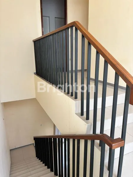 image RUMAH SECONDARY BSD 2 LANTAI HADAP BARAT UNFURNISHED SHM (4)