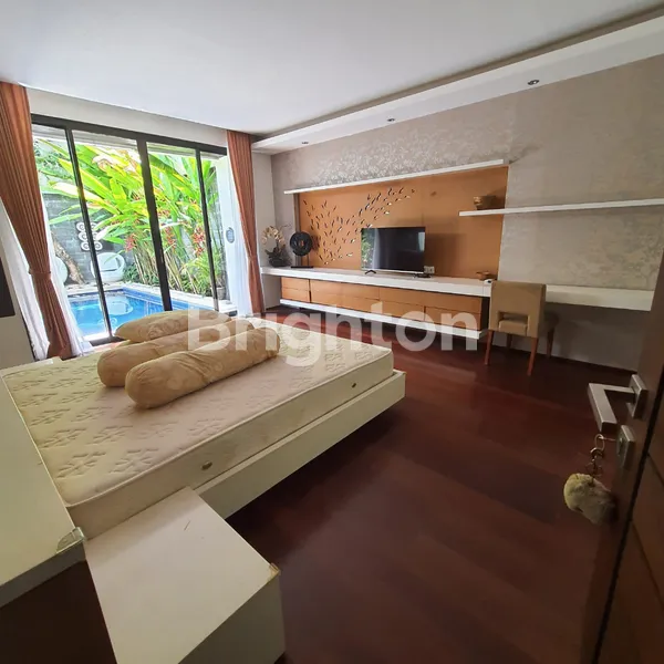 image VILLA EKSKLUSIF 3 LANTAI DI SANUR – HANYA 1 MENIT KE PANTAI MERTASARI (2)