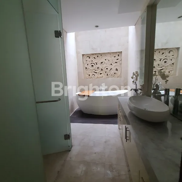 image VILLA EKSKLUSIF 3 LANTAI DI SANUR – HANYA 1 MENIT KE PANTAI MERTASARI (4)