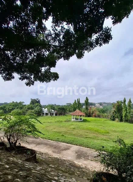 image LAHAN LUAS DENGAN VILA MEWAH (1)
