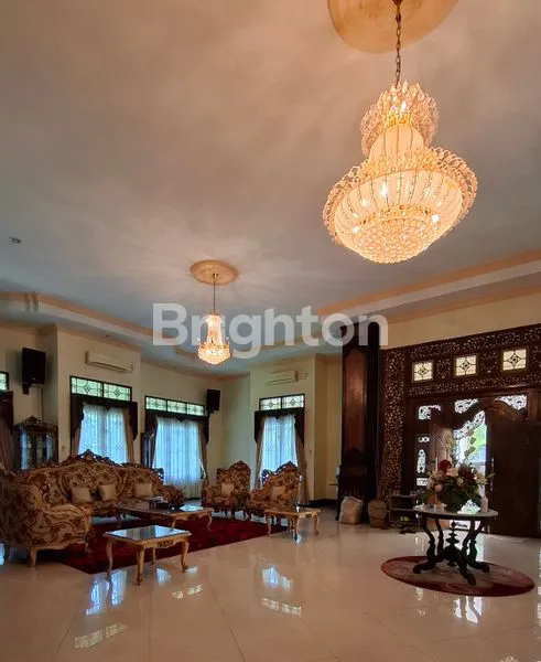 image LAHAN LUAS DENGAN VILA MEWAH (5)