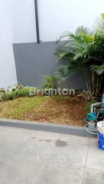 image RUMAH LANTAI 2 HANYA 10 MENIT KE PANTAI KEDUNGU (3)