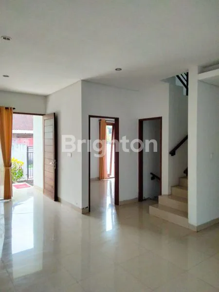 image RUMAH MODERN MINIMALIS 2 LANTAI LOKASI RENON (4)