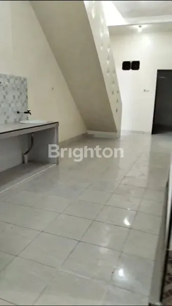 image RUMAH 2 LANTAI TEPI JALAN RAYA TENGAH KOTA SOLO DEKAT PASAR GEDHE (4)