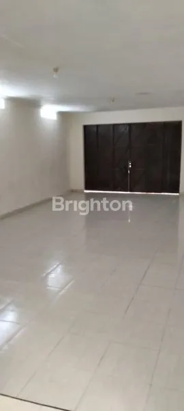 image RUMAH 2 LANTAI TEPI JALAN RAYA TENGAH KOTA SOLO DEKAT PASAR GEDHE (5)