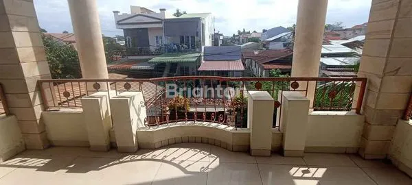 VILLA MEWAH POSISI HOOK  DAN KOLAM RENANG ANAK JL SETIA BUDI MEDAN