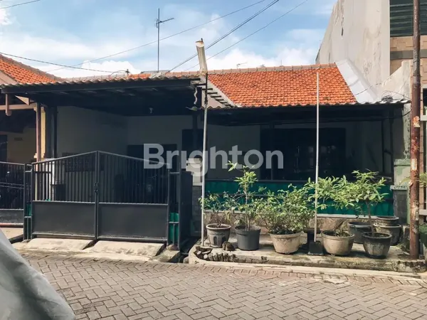 image RUMAH TENGGILIS TERAWAT SIAP HUNI LOKASI STRATEGIS DEKAT UBAYA (1)