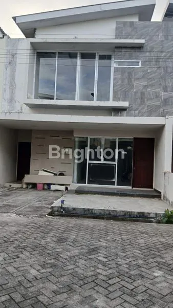 DIJUAL/DISEWAKAN RUKO MURAH LOKASI STRATEGIS DI PERUMAHAN 9 RESIDENCE. DEKAT SULTAN ALAUDDIN, TALASALAPANG DAN MONUMEN EMMY SAELAN