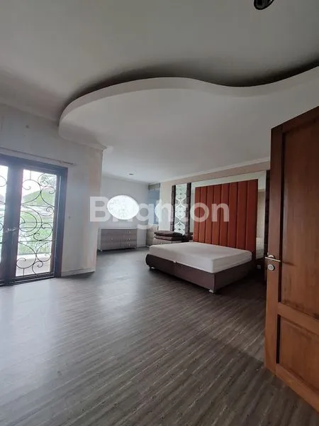 image HUNIAN MEWAH , 2 LANTAI, DI LINGKUNGAN PREMIUM SINGOPURAN COLOMADU (8)